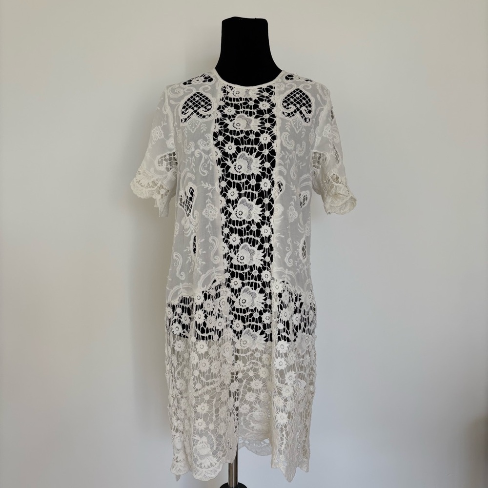 Vintage zara white lace overlay cotton dress. Size S. Perfect condition. Short s